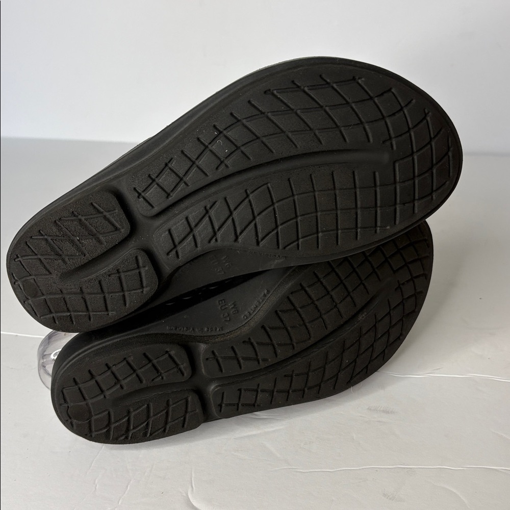 OOFOS OOlala Luxe Recovery Thong Sandals - Picture 6 of 8